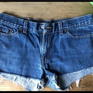 LEVI’S cutoff shorts size M